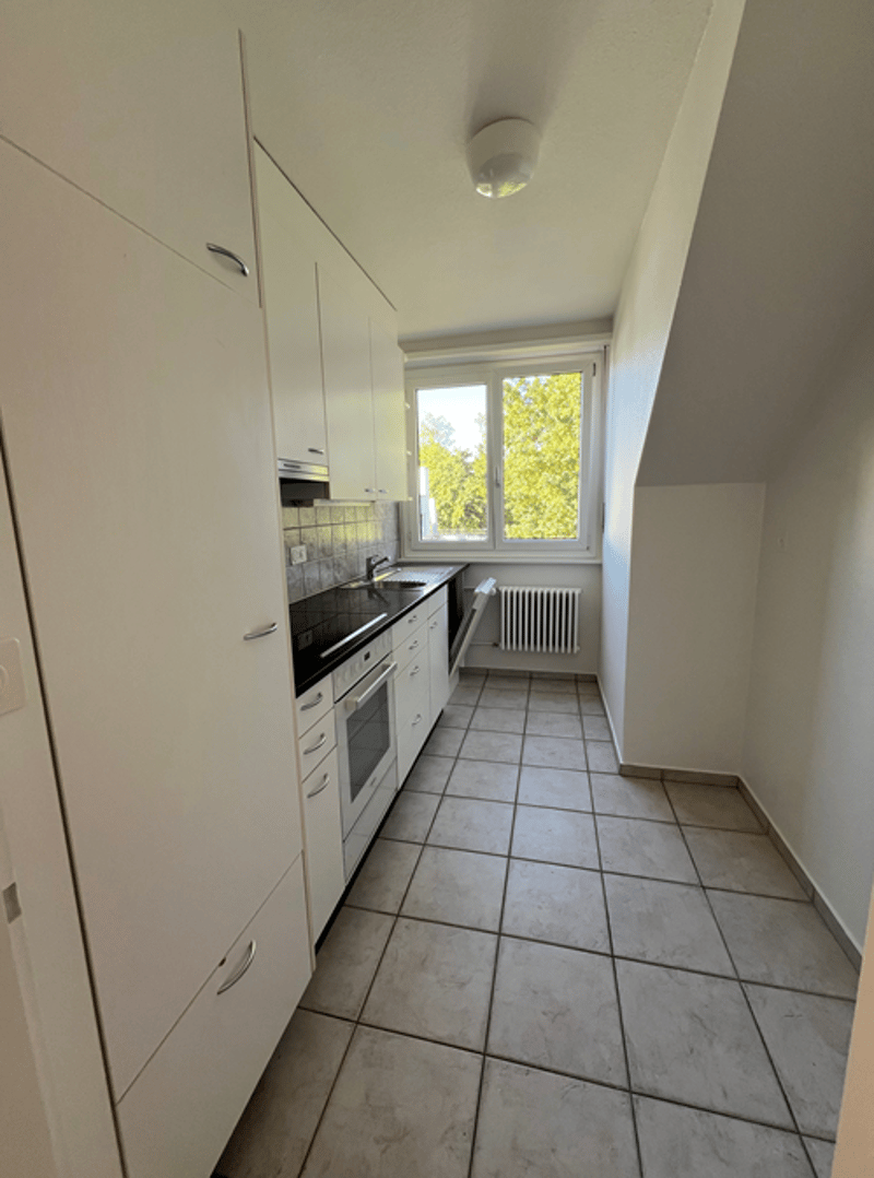 Helle 4.5-Zimmer-Wohnung mit Balkon und schöner Aussicht in Köniz (2)