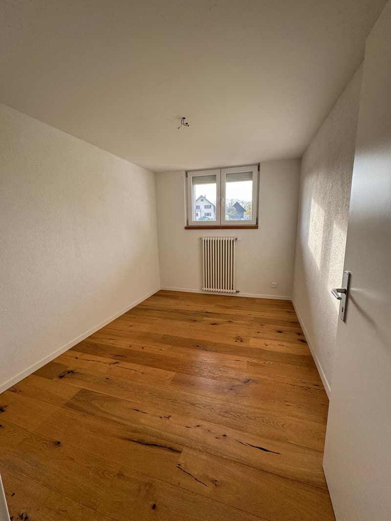 Helle 4-Zimmer-Wohnung mit Balkon und schöner Aussicht in Kirchleerau (4)
