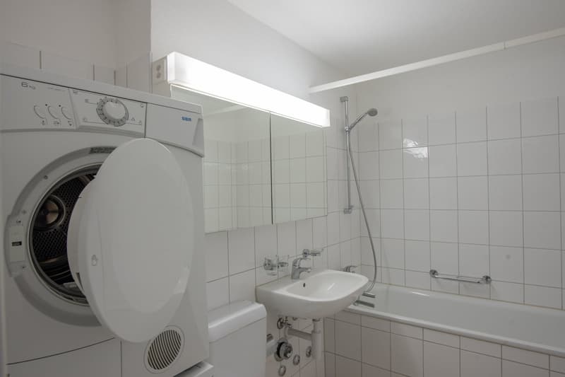 Appartement Loft Moderne au Rez-de-Chaussée à Biel – Disponible Immédiatement (4)
