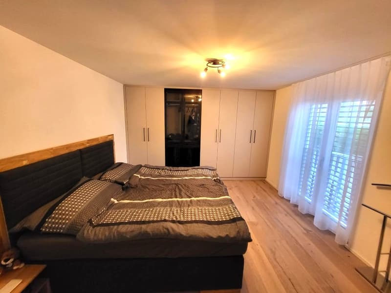 Helle, neue luxuriöse 2½ Zimmer Wohnung (H4) 1.OG mit grossem Balkon (7)