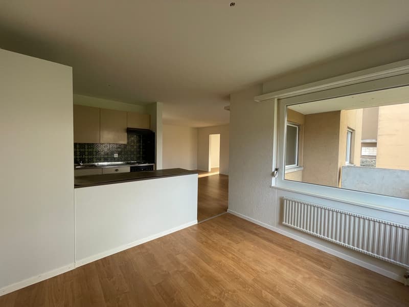 Appartamento luminoso 3.5 locali con balcone a Dübendorf (3)