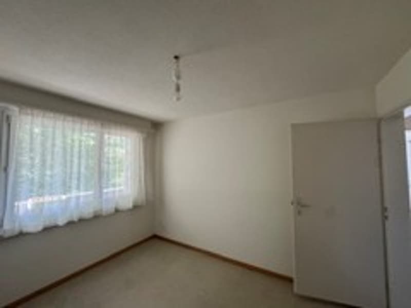 Bright 4-room apartment with balcony and green view in Hinwil (8)