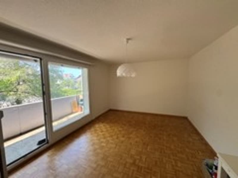 Bright 4-room apartment with balcony and green view in Hinwil (2)