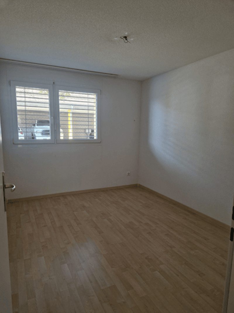 Helle 4.5-Zimmer-Wohnung mit Sitzplatz im EG (7)