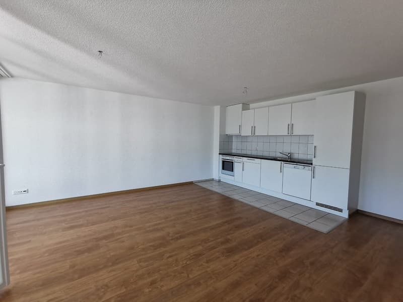 Bright 2.5-room apartment in Biel – Modern and centrally located (2)