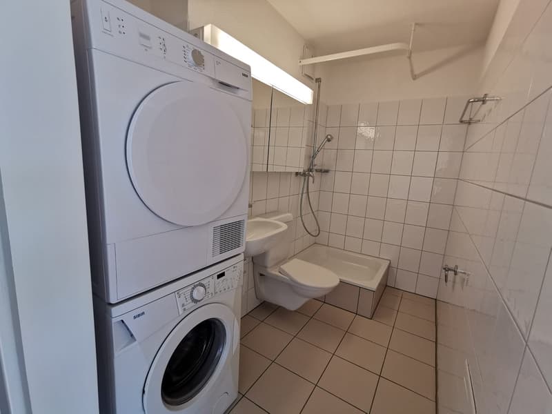 Bright 2.5-room apartment in Biel – Modern and centrally located (3)