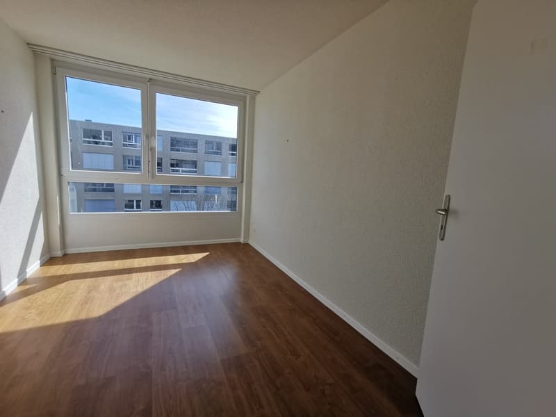 Appartement lumineux de 3,5 pièces au 4e étage avec ascenseur et garage à Biel (6)