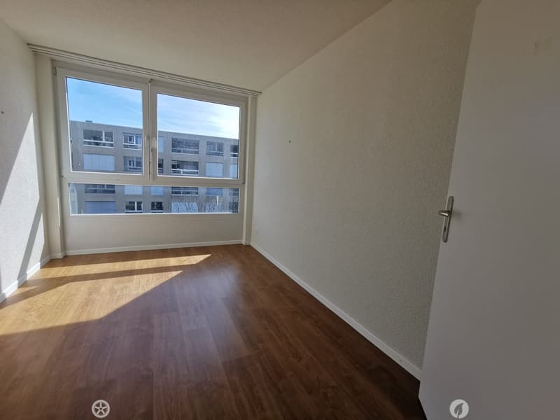 Helle 3.5-Zimmer-Wohnung im 4. OG mit Lift und Garage in Biel (6)