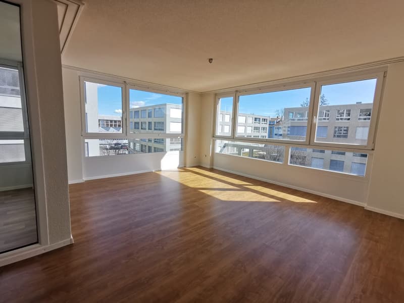Appartement lumineux de 3,5 pièces au 4e étage avec ascenseur et garage à Biel (4)