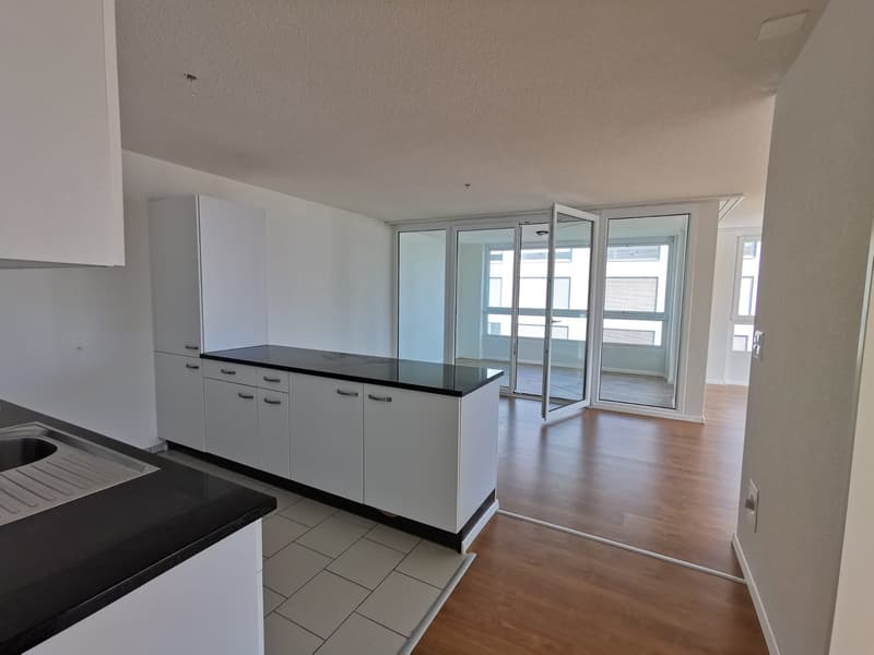 Appartement lumineux de 3,5 pièces au 4e étage avec ascenseur et garage à Biel (2)