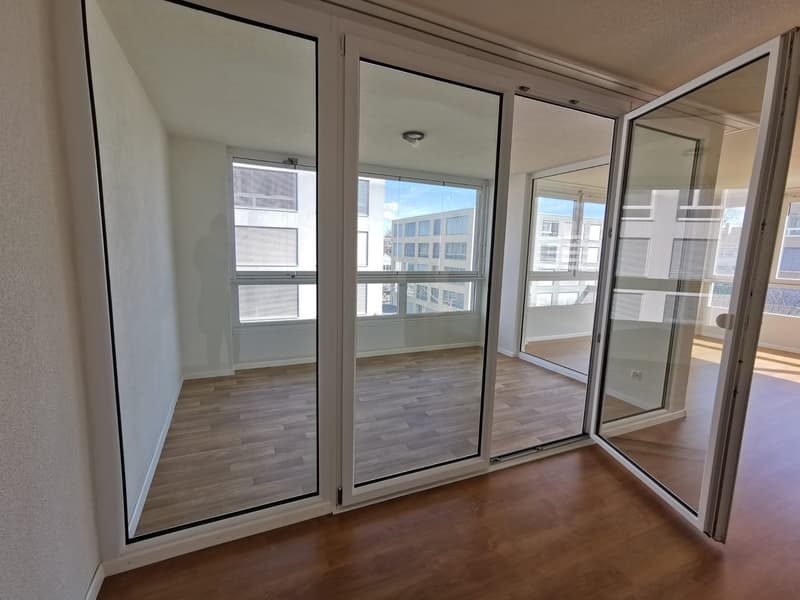 Appartement lumineux de 3,5 pièces au 4e étage avec ascenseur et garage à Biel (5)