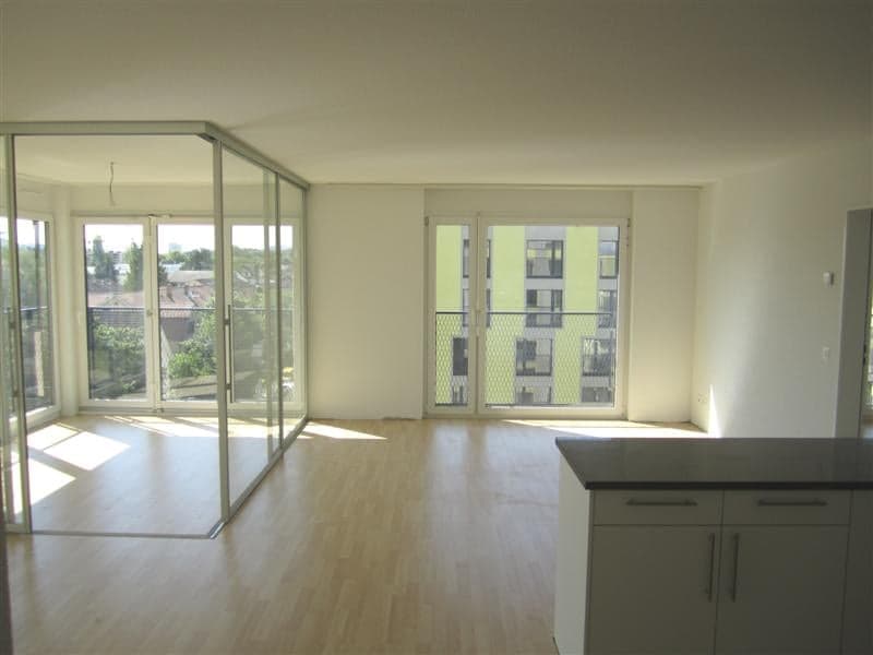 Moderne und grosszügige 1.5-Zimmerwohnung im EG mit Wintergarten (2)