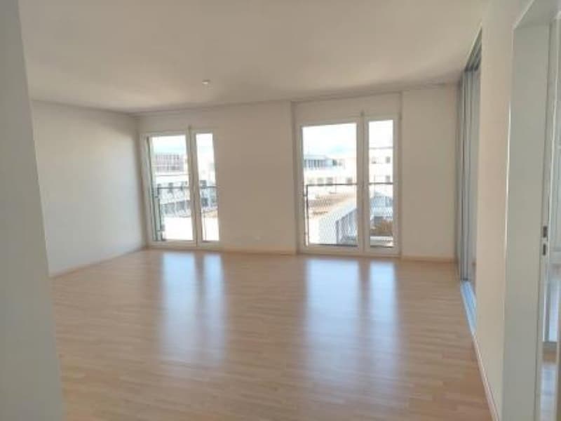 Moderne und grosszügige 1.5-Zimmerwohnung im EG mit Wintergarten (3)