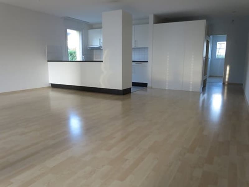 Helle 3.5-Zimmer-Wohnung mit Balkon (2)