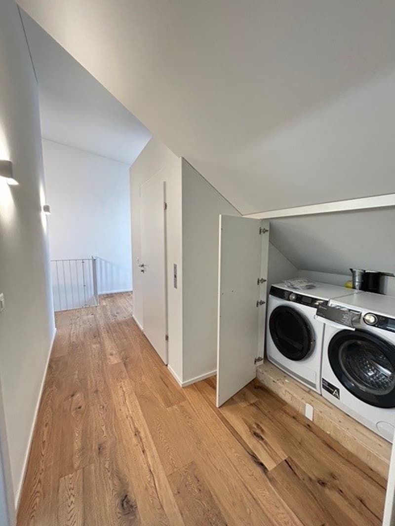 Moderne 2.5-Zimmer-Dachwohnung im Neubau – Kirchstrasse 20, Glarus (4)