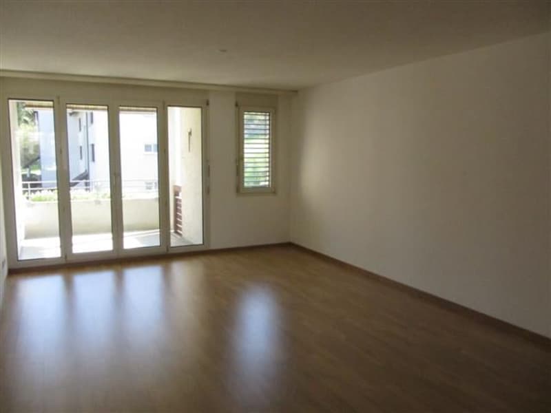 Helle 2.5-Zimmer-Wohnung mit Balkon in Regensdorf (1)