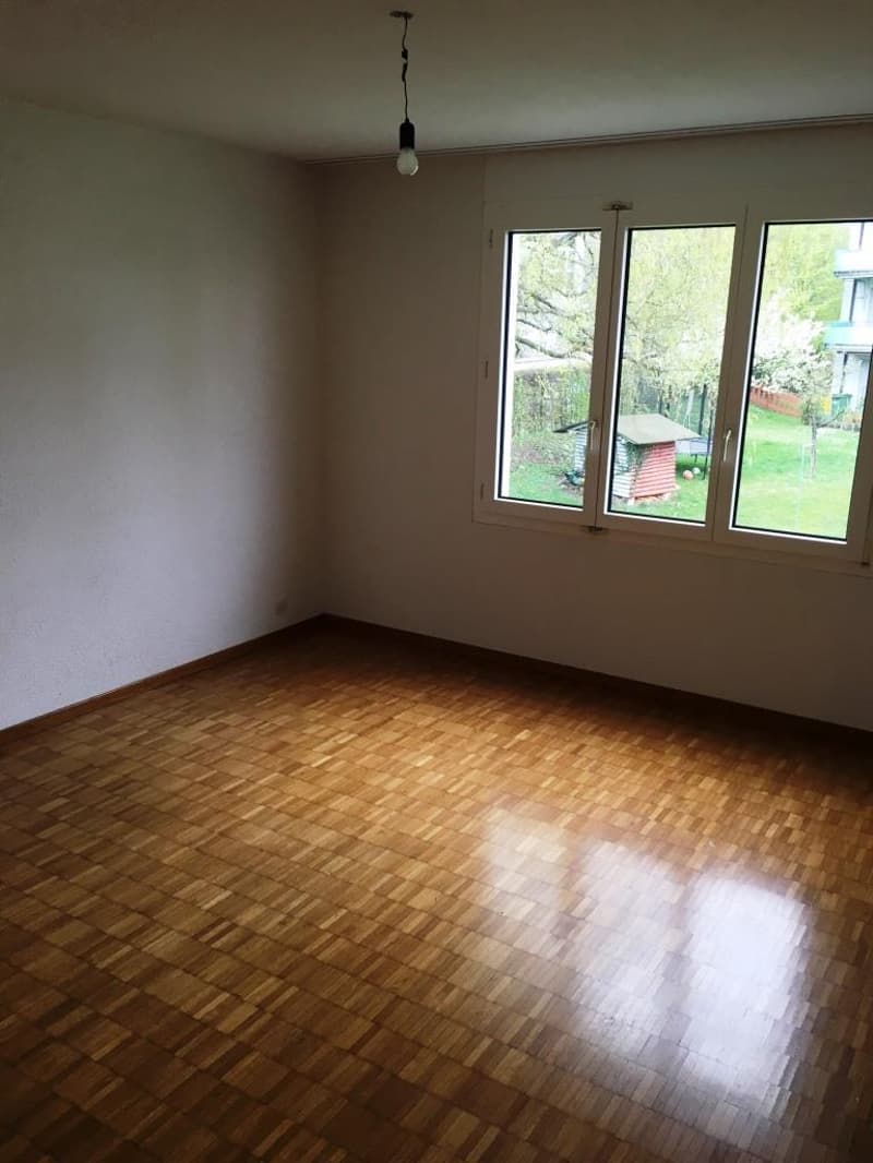 Helle 3.5-Zimmer-Wohnung mit Balkon an ruhiger Lage in Zürich-Altstetten (4)