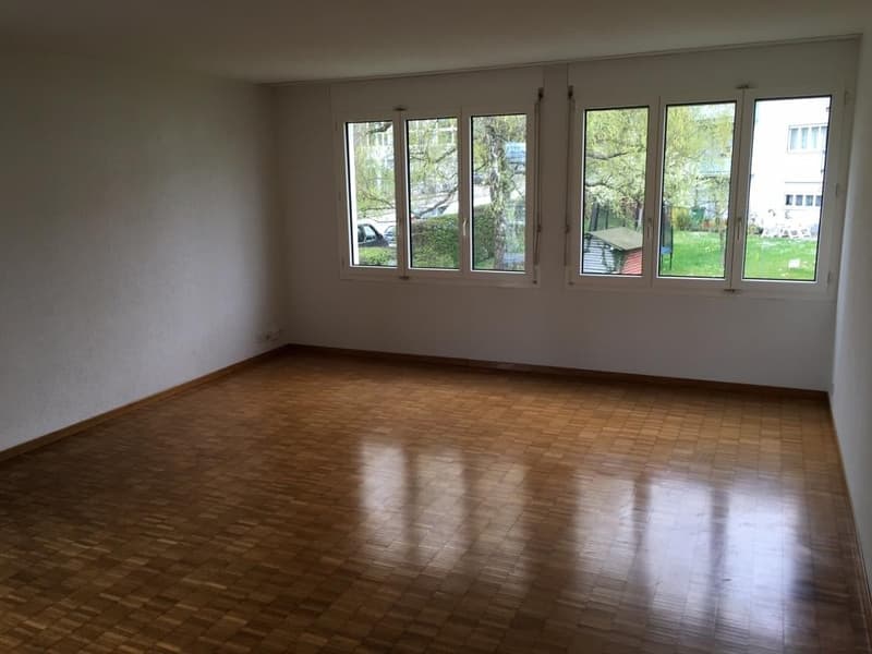 Helle 3.5-Zimmer-Wohnung mit Balkon an ruhiger Lage in Zürich-Altstetten (2)