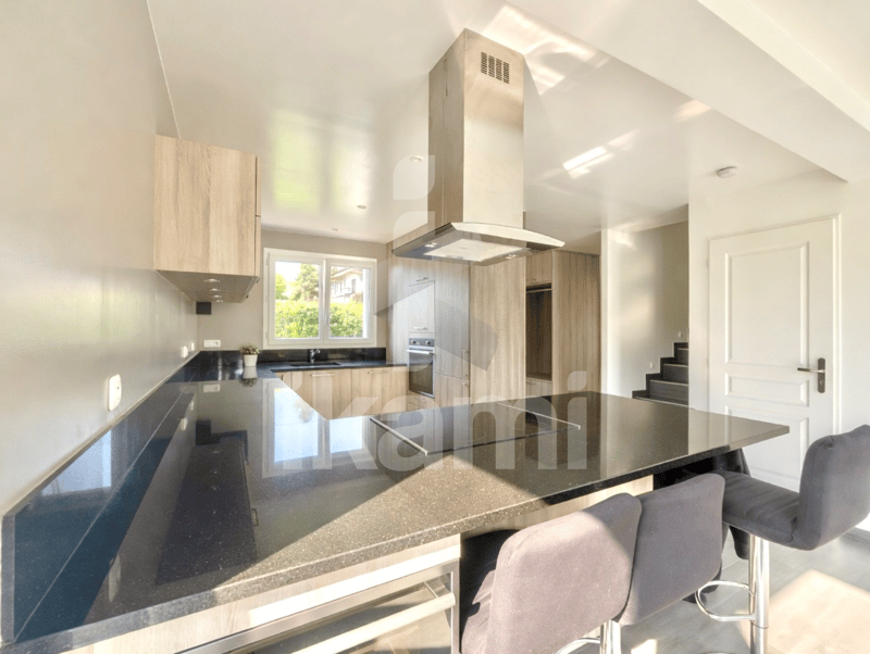 Family house 165 m², 10 minutes from Geneva, independent suite, closed garden, Archamps (6)