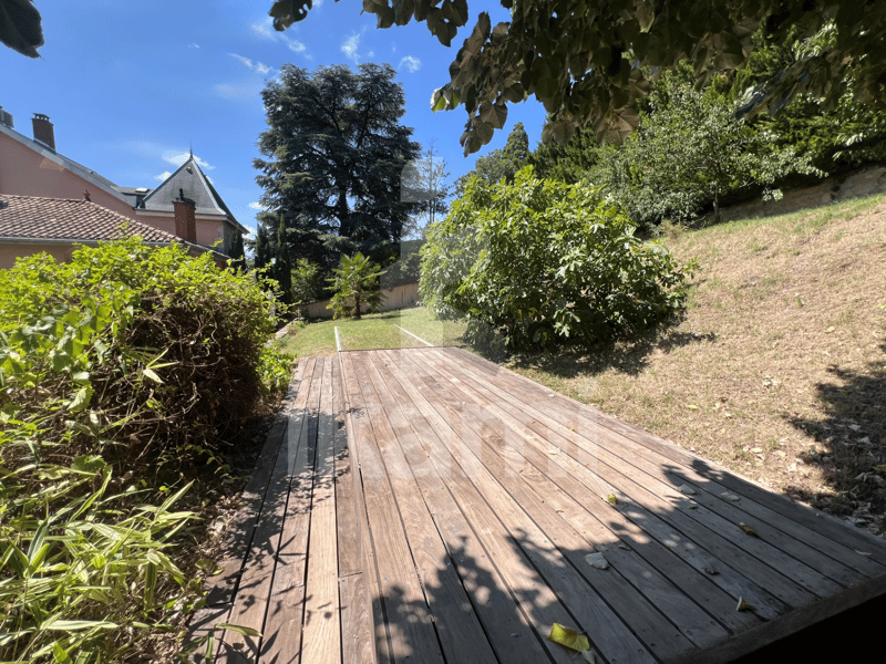 Character Property - T10 - 1,700m² Park (12)