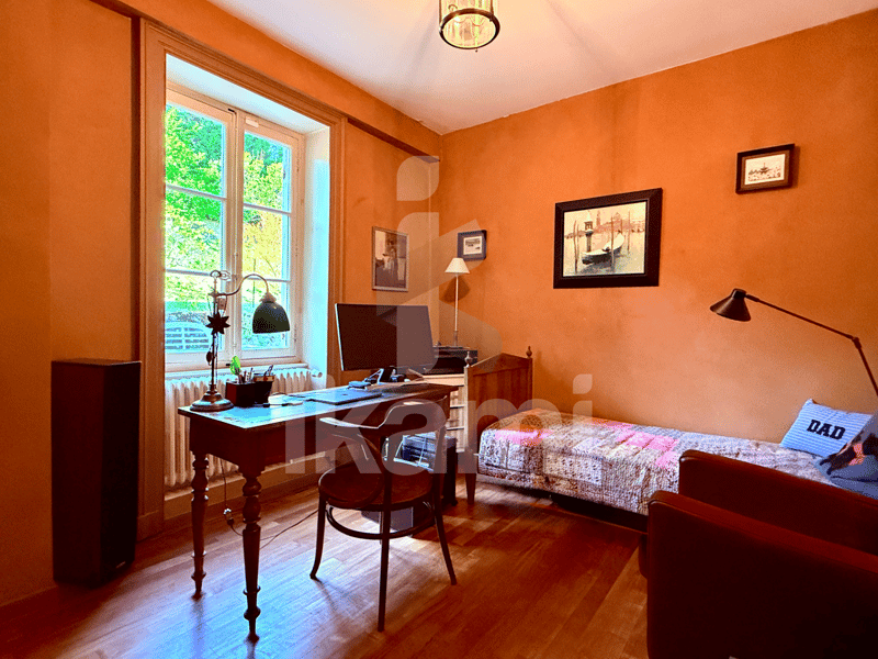 Character Property - T10 - 1,700m² Park (10)