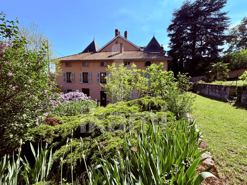 Character Property - T10 - 1,700m² Park (1)