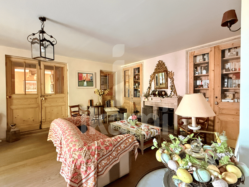 Character Property - T10 - 1,700m² Park (2)
