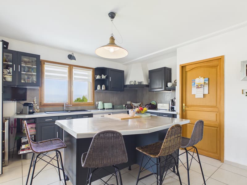 CRANVES-SALES Villa with panoramic view (9)