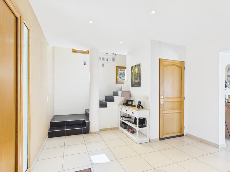 CRANVES-SALES Villa with panoramic view (10)