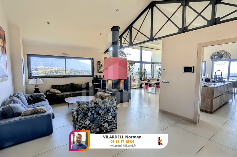Villa of High Standing with Exceptional View (5)