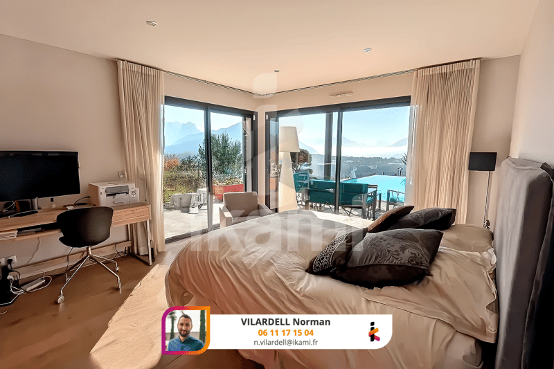 Villa of High Standing with Exceptional View (9)