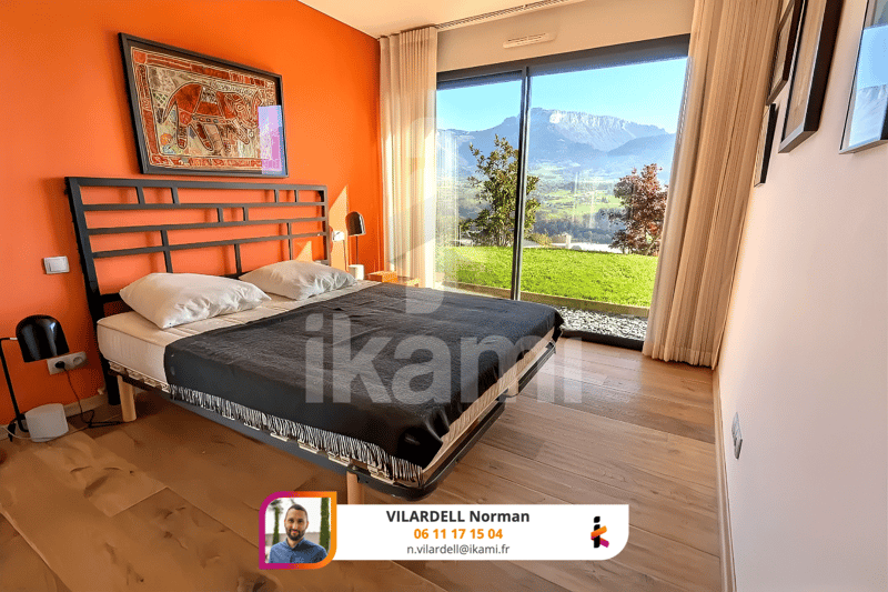 Villa of High Standing with Exceptional View (11)
