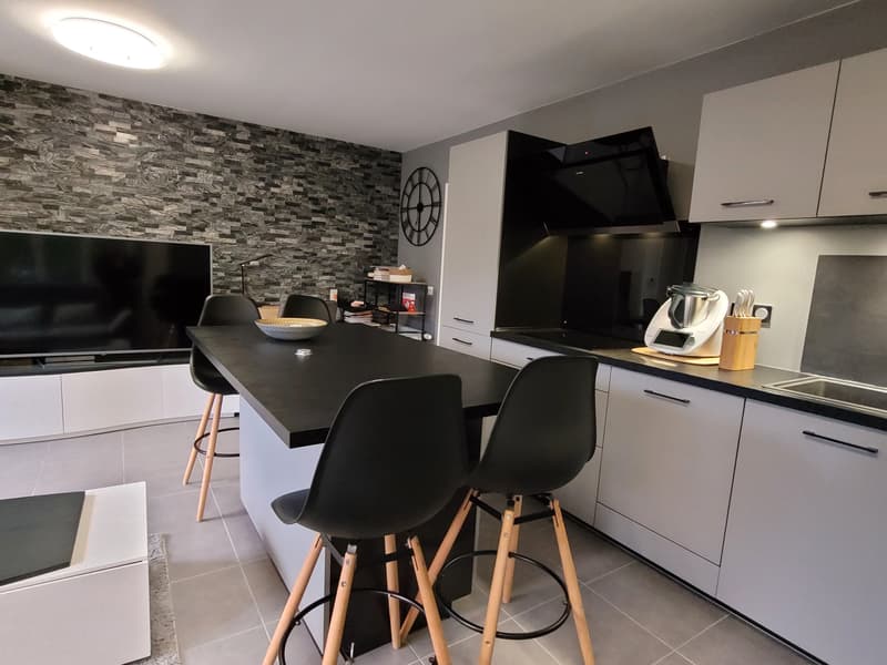 T2 Apartment with 103 m2 garden - Cranves Sales (5)