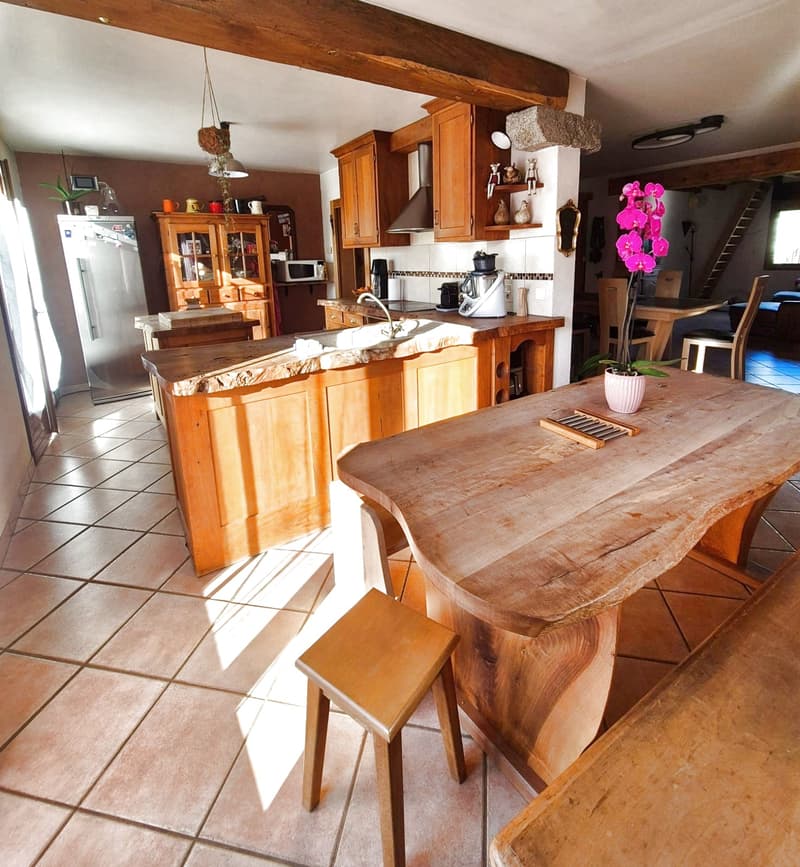 Maison chaleureuse et authentique de 132 m2 sur un terrain de 1 200 m2 (12)