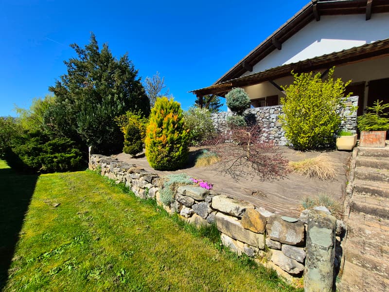 Maison chaleureuse et authentique de 132 m2 sur un terrain de 1 200 m2 (6)