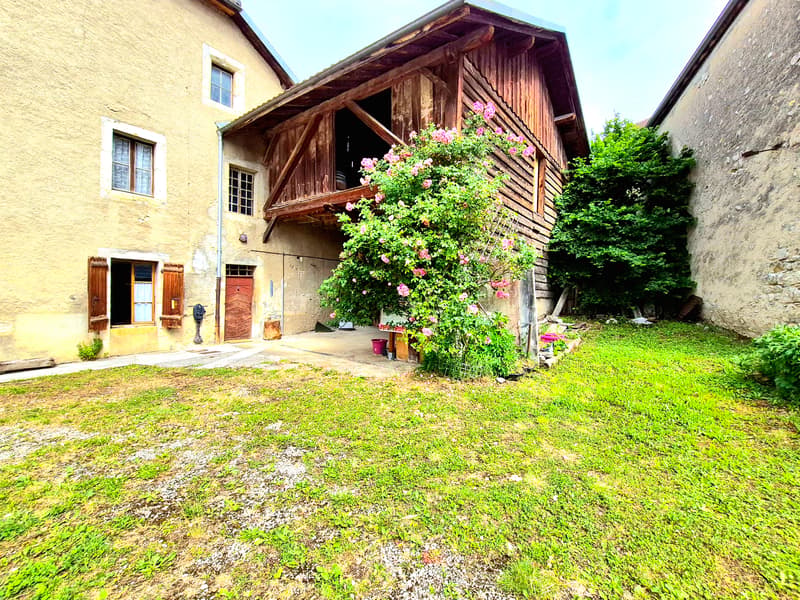 Real estate complex to renovate and building land (11)