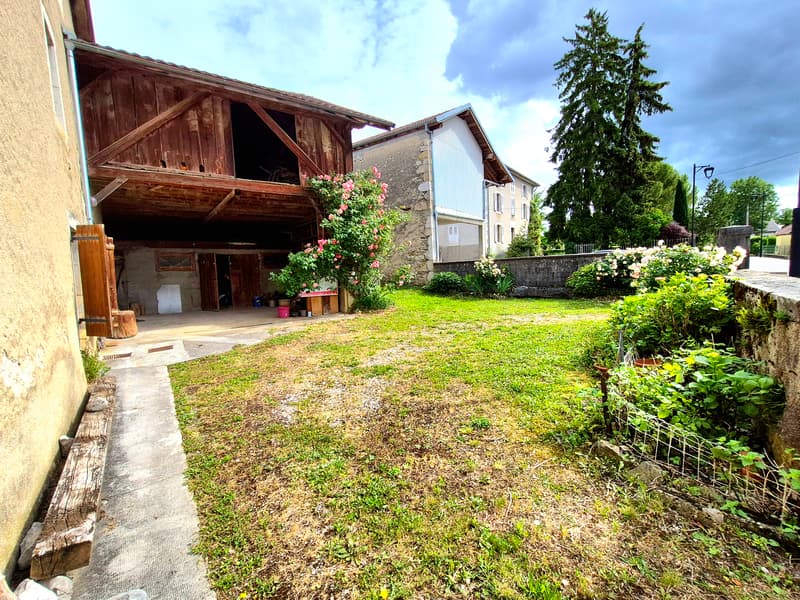 Real estate complex to renovate and building land (4)