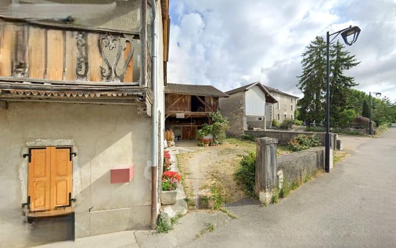Real estate complex to renovate and building land (10)