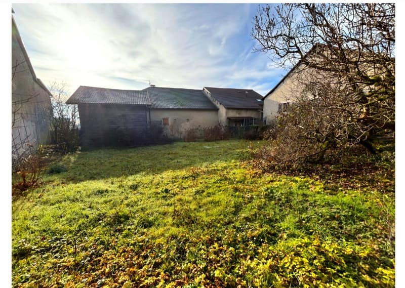 Real estate complex to renovate and building land (7)