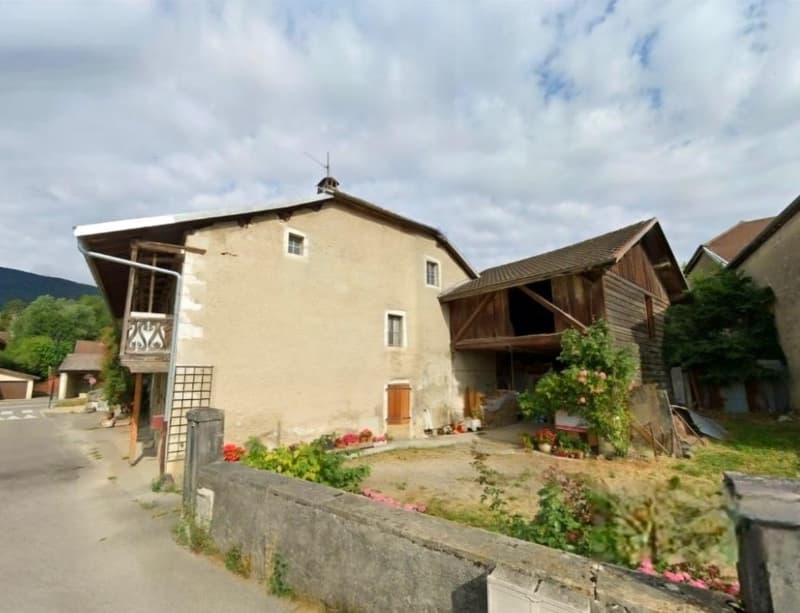 Real estate complex to renovate and building land (12)