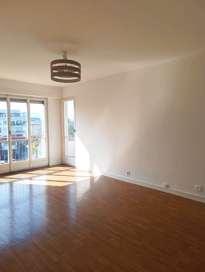 Moëllesulaz Appartement T2 rénové 50 m² avec balcons et parking (6)