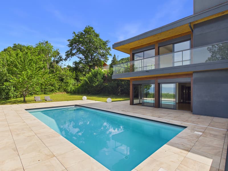 LUCINGES - Maison d'architecte contemporaine de 7 pièces avec piscine. (2)