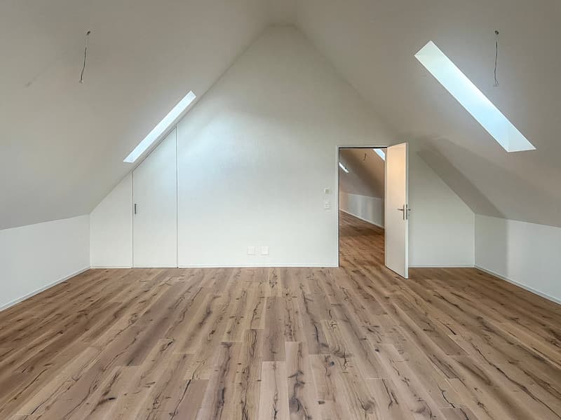 Spaziosa mansarda con ascensore direttamente nell'appartamento – nuovo edificio ad Aesch ZH (13)