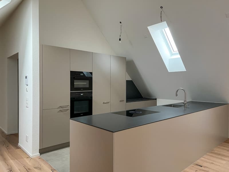 Spaziosa mansarda con ascensore direttamente nell'appartamento – nuovo edificio ad Aesch ZH (4)