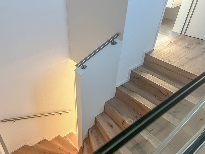 Spaziosa mansarda con ascensore direttamente nell'appartamento – nuovo edificio ad Aesch ZH (10)