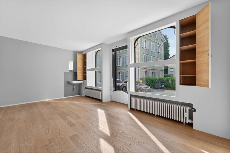 Büro mit zwei kleine versenkte Stauräume inkl. Lavabo
