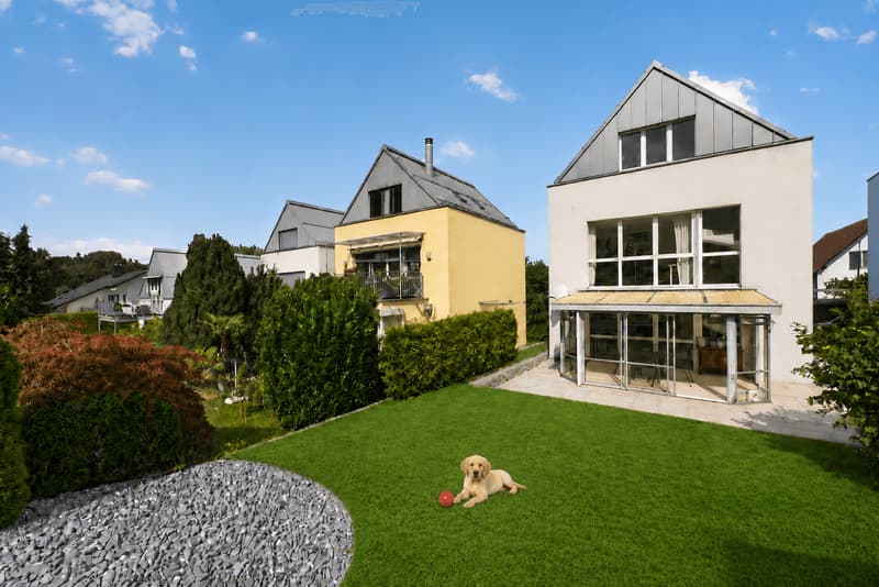 Einfamilienhaus mit praktischem und pflegeleichtem Umschwung