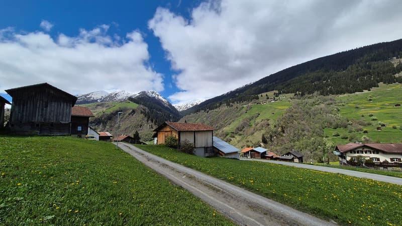 Building plot in a quiet location with a magnificent view in Surin/Lumbrein, Val Lumnezia (7)