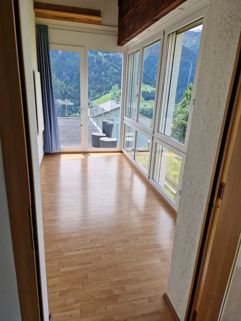 Incantevole appartamento 5.5 locali con vista mozzafiato sulla montagna a Lumbrein (3)