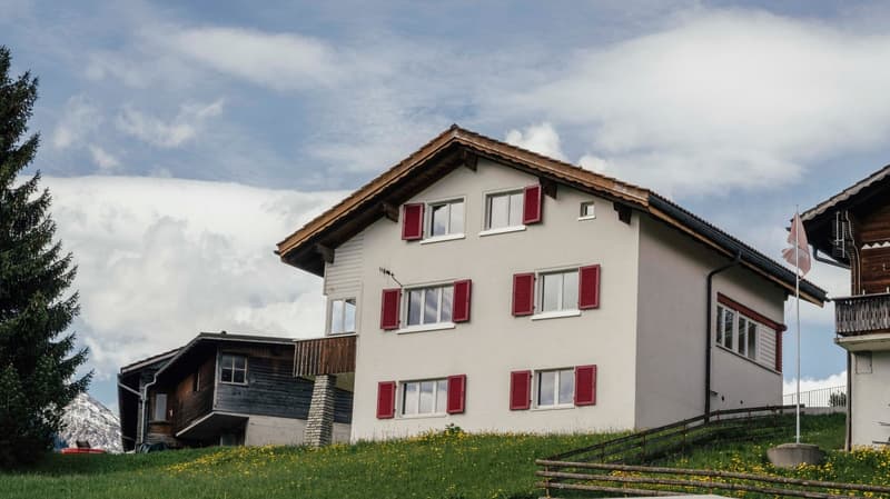 Charming single-family home in Lumbrein with wonderful views of the surrounding mountains (2)
